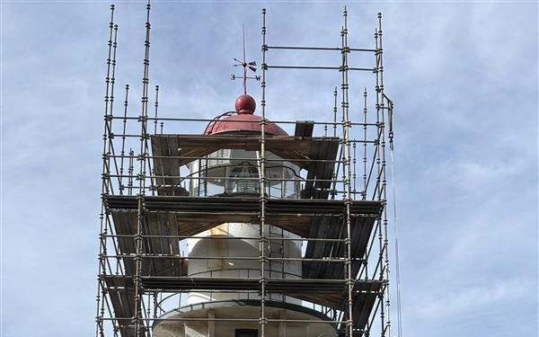 Diamond Head Lighthouse maintenance project