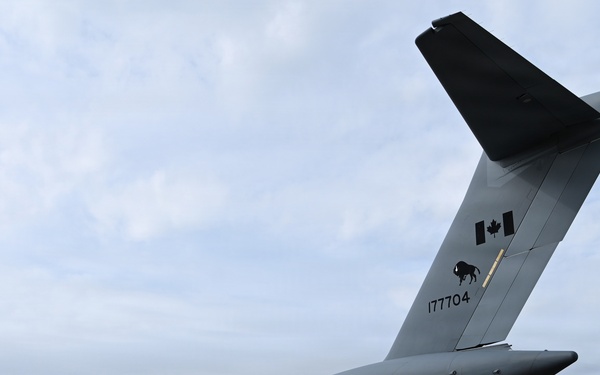 HIMARS gets loaded into RCAF C-17 during TUNDRA MERLIN