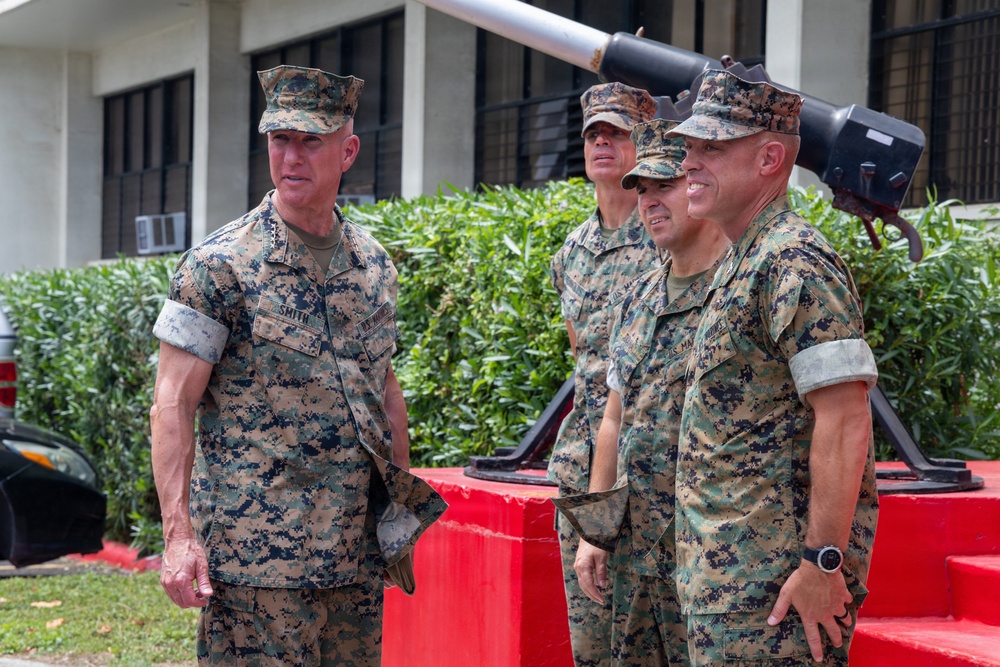 Commandant Visits MCBH: Commandant engages with Marines during visit to Marine Corps Base Hawaii