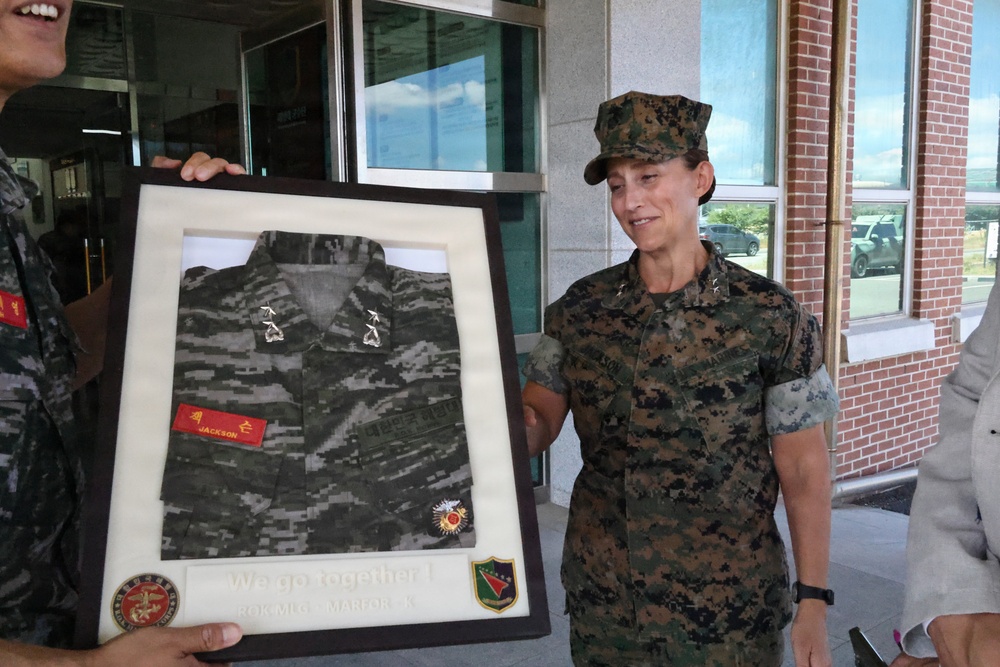 MARFORK commander tours ROKMC Base Pohang