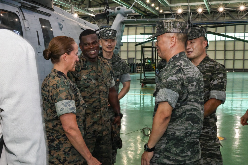 MARFORK commander tours ROKMC Base Pohang