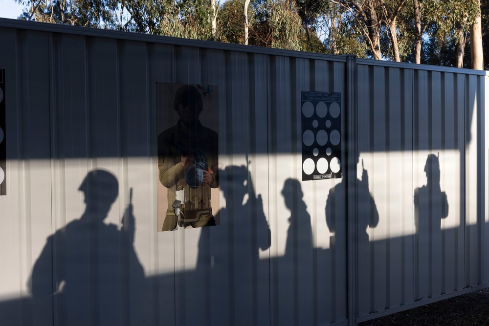 U.S. Marines with 1st LAR complete weapons handling test hosted by Australian service members during Coral-Balmoral Cup