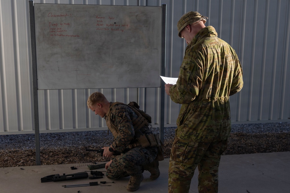 U.S. Marines with 1st LAR complete weapons handling test hosted by Australian service members during Coral-Balmoral Cup
