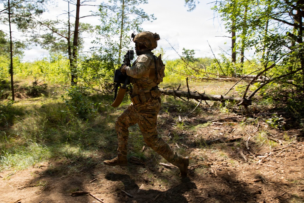 U.S. Army troops prepare for live fire exercise in Poland
