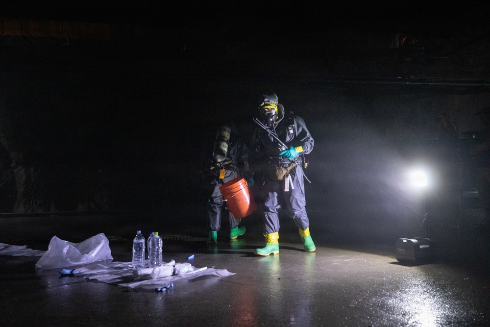 U.S. Marines Participate in Leaking Chemical Munition Disposition Training