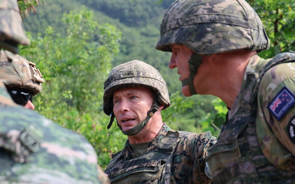 USPACOM commander and deputy commander conduct a battlefield circulation with MARFORK, ROKMC
