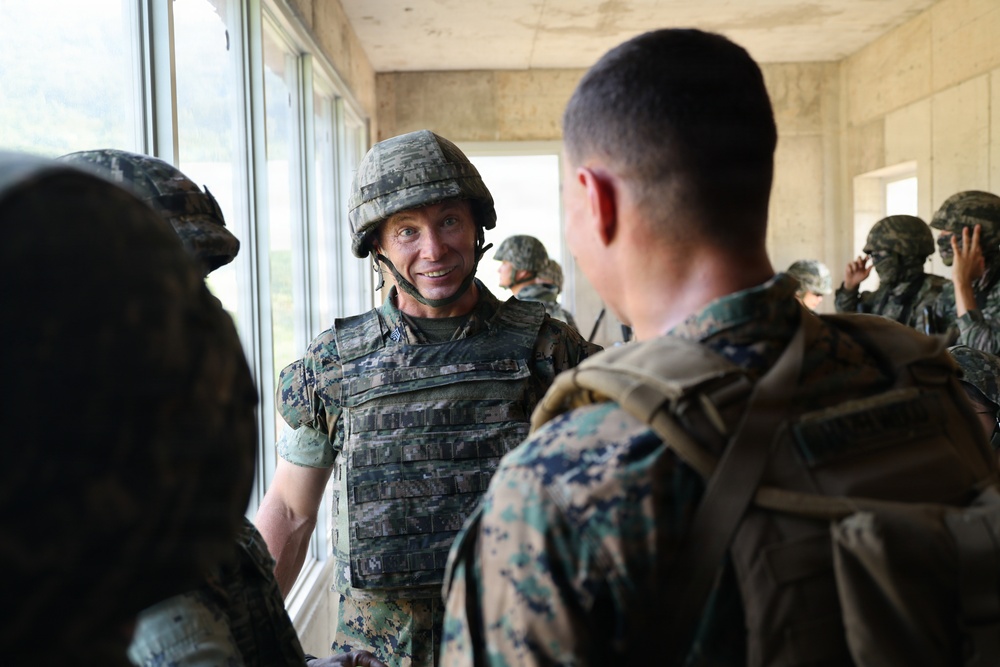 USPACOM commander and deputy commander conduct a battlefield circulation with MARFORK, ROKMC
