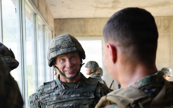 USPACOM commander and deputy commander conduct a battlefield circulation with MARFORK, ROKMC
