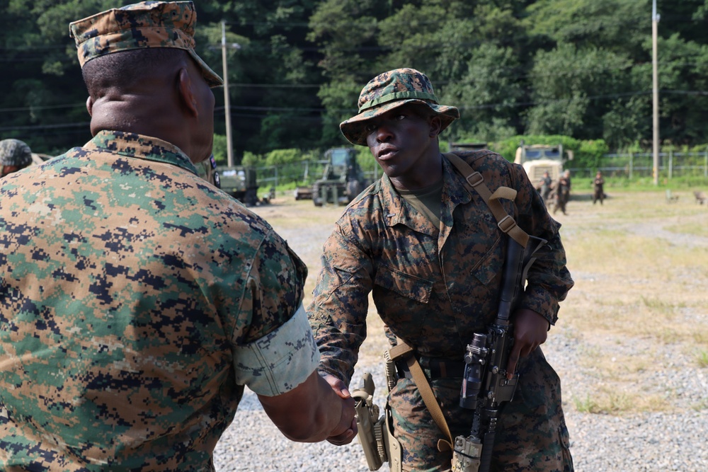 USPACOM commander and deputy commander conduct a battlefield circulation with MARFORK, ROKMC
