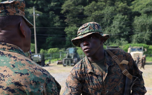 USPACOM commander and deputy commander conduct a battlefield circulation with MARFORK, ROKMC