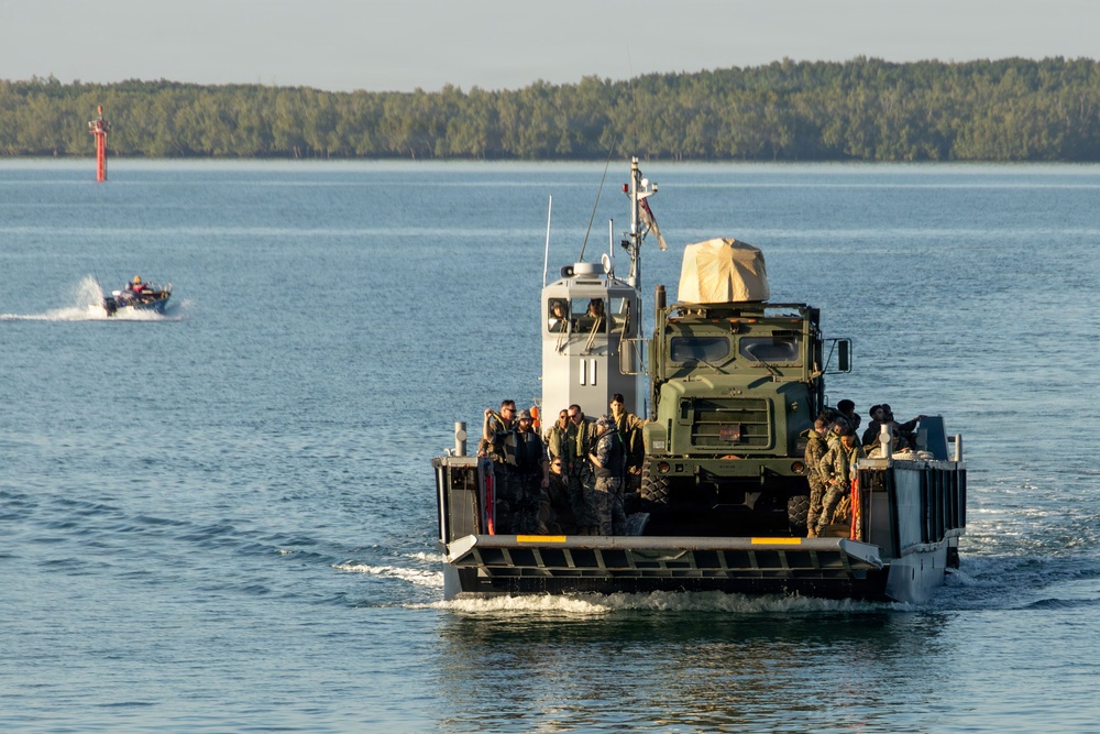 Exercise Capital Reach: US Marines disembark Royal Australian Navy HMAS Canberra