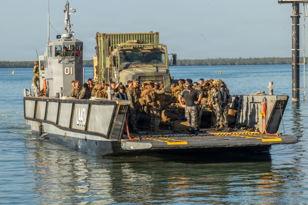 Exercise Capital Reach: US Marines disembark Royal Australian Navy HMAS Canberra