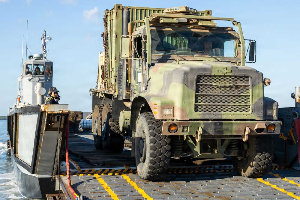 Exercise Capital Reach: US Marines disembark Royal Australian Navy HMAS Canberra