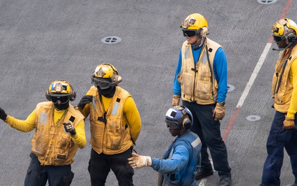 USS Boxer, 11th MEU Conduct Flight Deck Operations