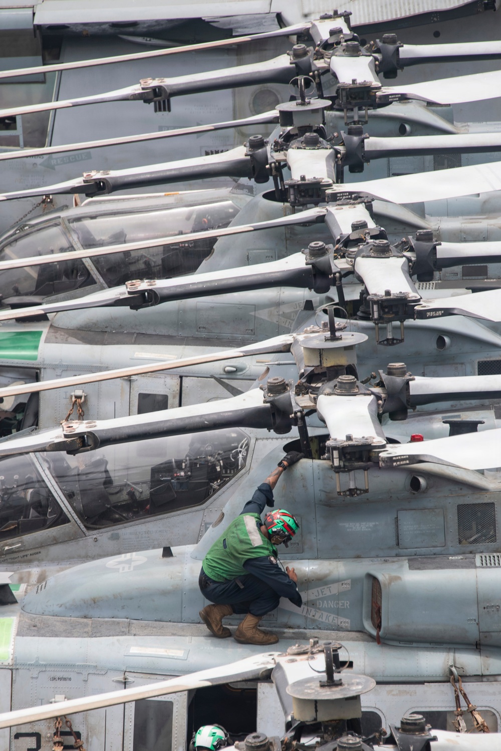 USS Boxer, 11th MEU Conduct Flight Deck Operations