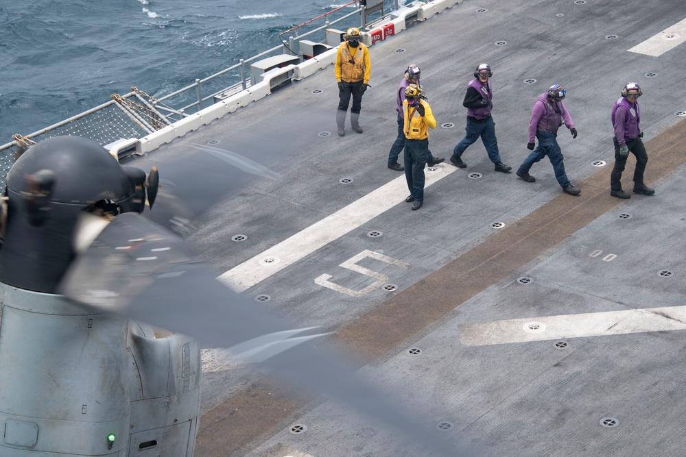 USS Boxer, 11th MEU Conduct Flight Deck Operations