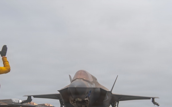 USS Boxer, 11th MEU Conduct Flight Operations