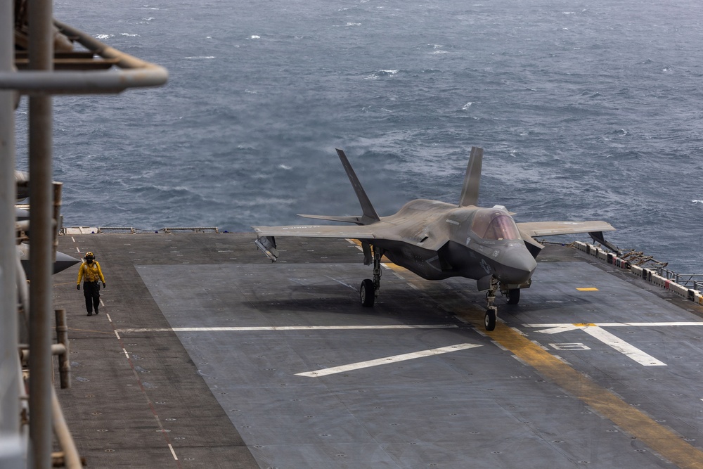 USS Boxer, 11th MEU Conducts Flight Operations