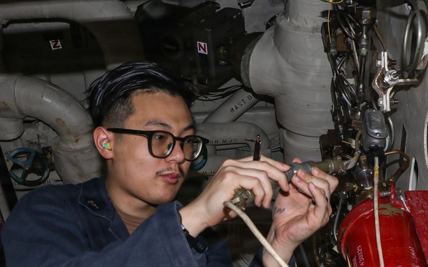 Frank E. Petersen Jr. Sailors Conduct Maintenance