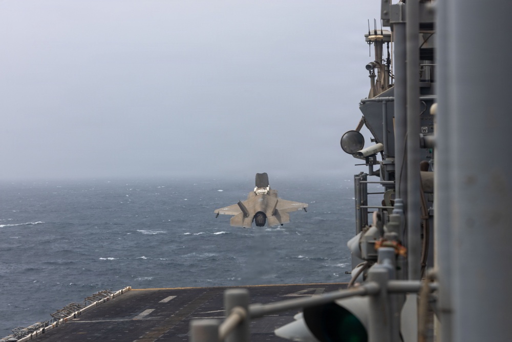 USS Boxer, 11th MEU Conducts Flight Operations
