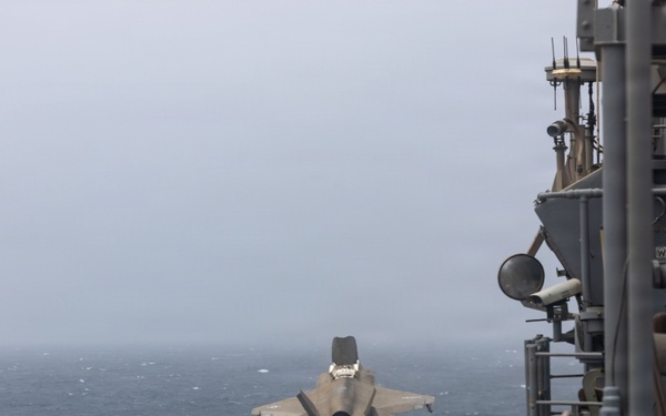 USS Boxer, 11th MEU Conducts Flight Operations