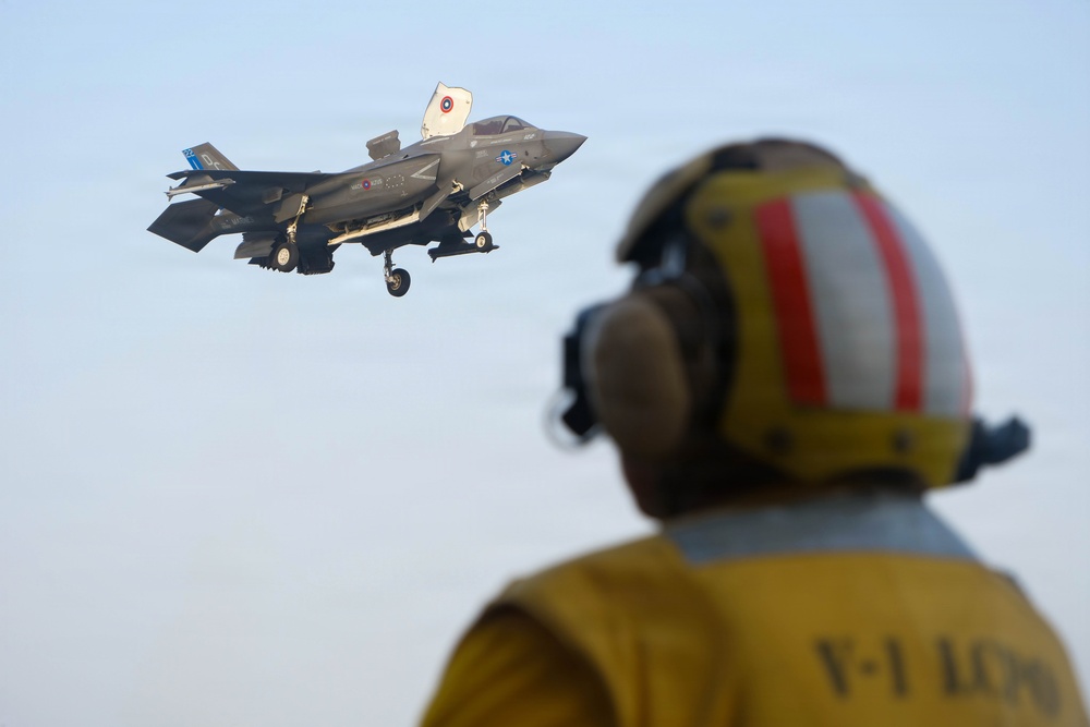 USS Boxer, 11th MEU Conduct Flight Operations
