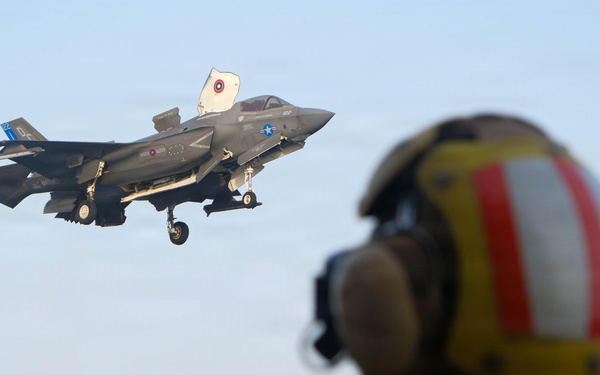 USS Boxer, 11th MEU Conduct Flight Operations
