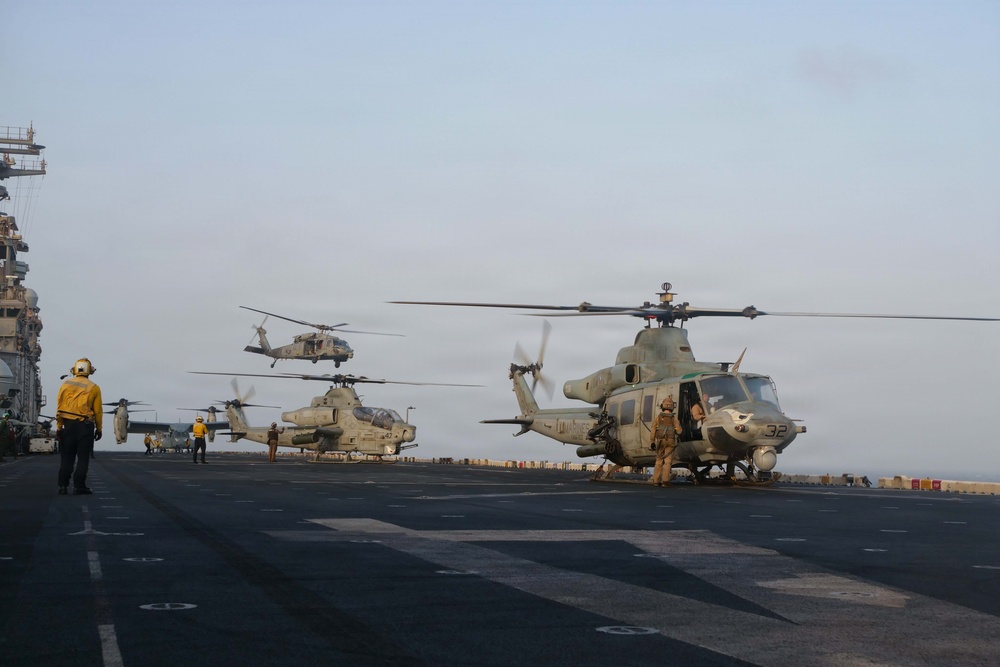 USS Boxer, 11th MEU Conduct Flight Operations
