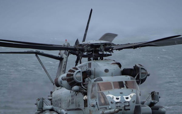 USS Boxer, 11th MEU Conduct Flight Operations