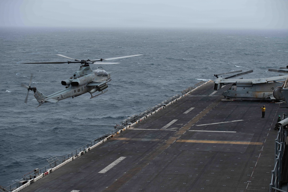 USS Boxer, 11th MEU Conduct Flight Operations