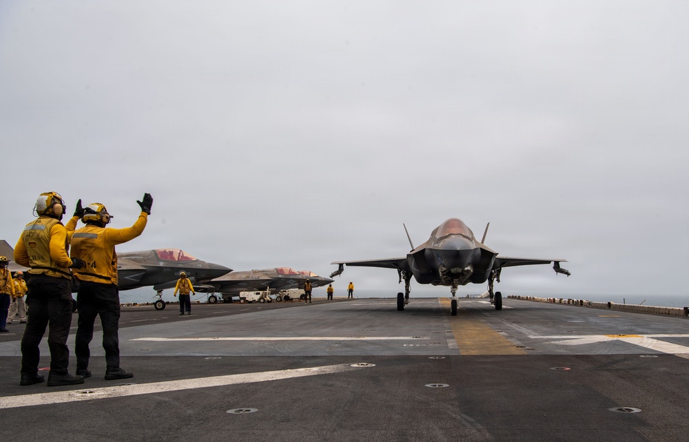USS Boxer, 11th MEU Conduct Flight Operations