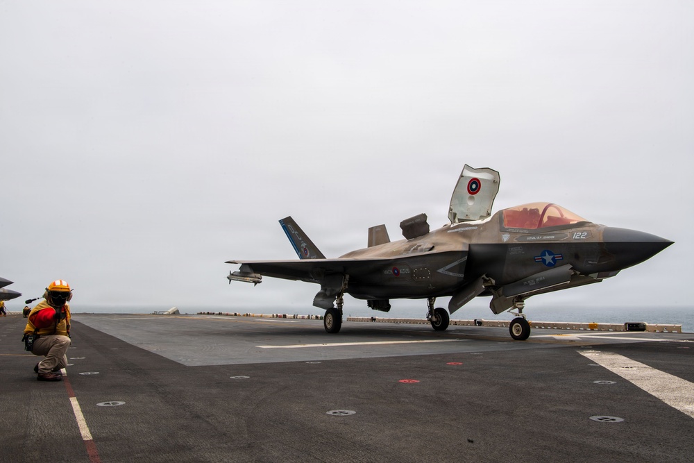 USS Boxer, 11th MEU Conduct Flight Operations