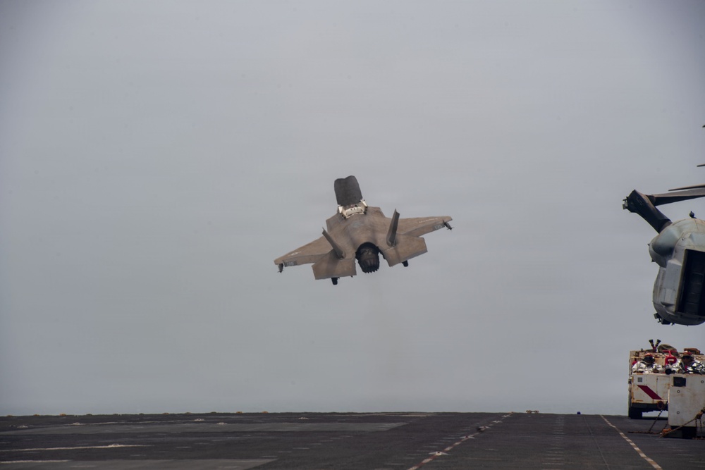 USS Boxer, 11th MEU Conduct Flight Operations