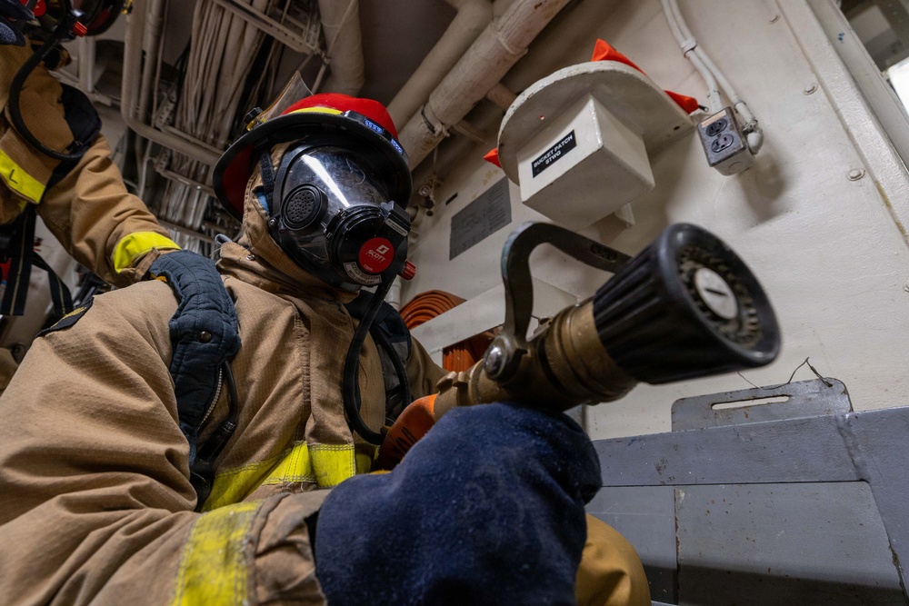 USS Mustin conducts integrated training team drill