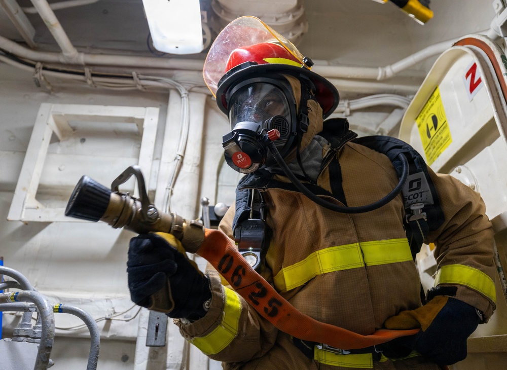 USS Mustin conducts integrated training team drill