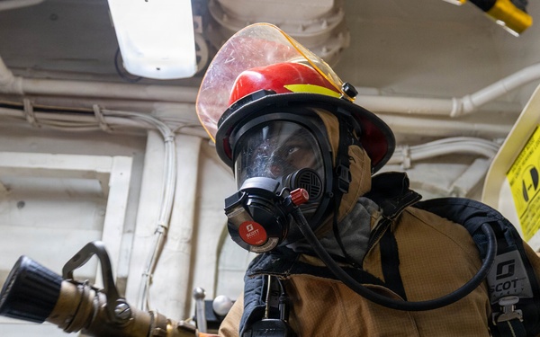 USS Mustin conducts integrated training team drill