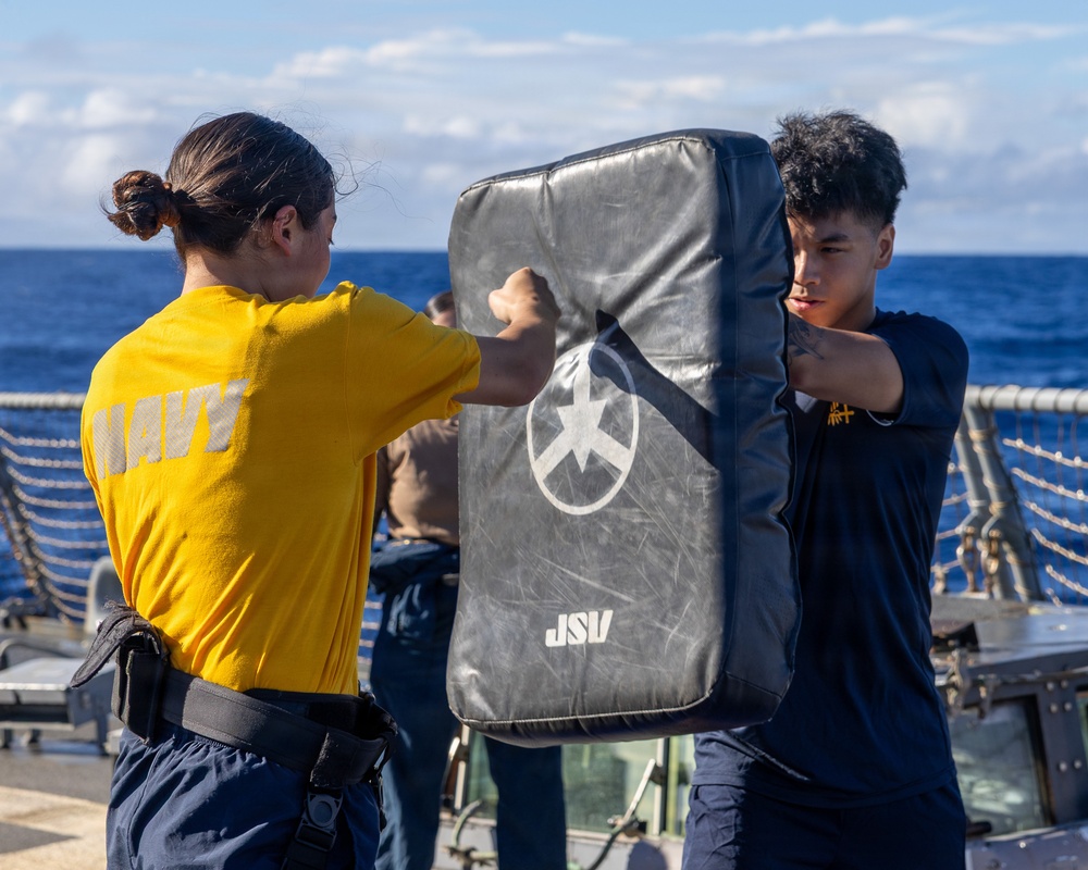 USS Mustin conducts security reaction force-bravo course
