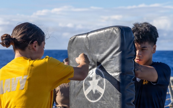 USS Mustin conducts security reaction force-bravo course