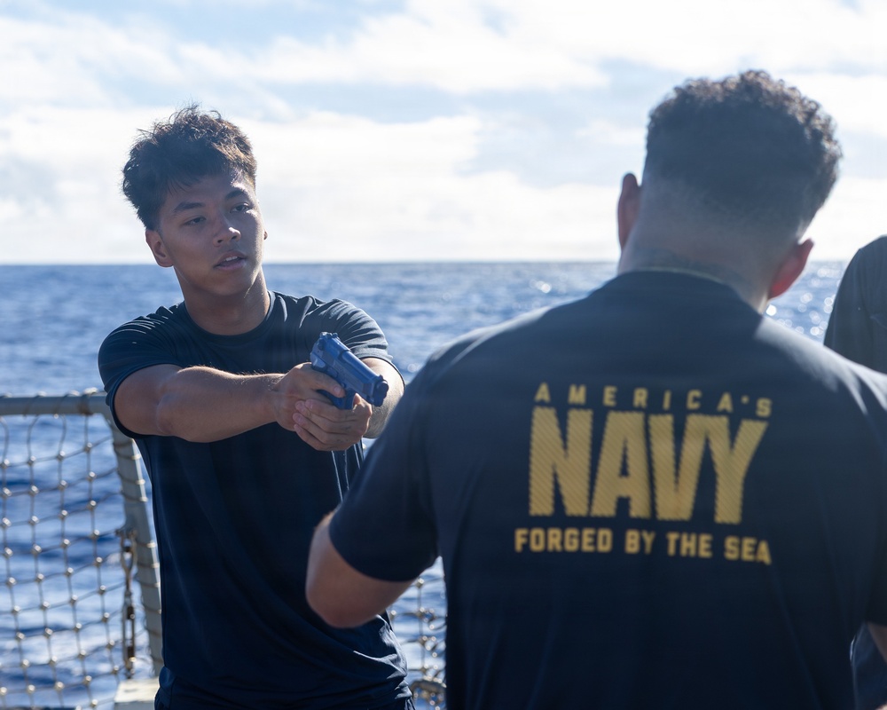 USS Mustin conducts security reaction force-bravo course