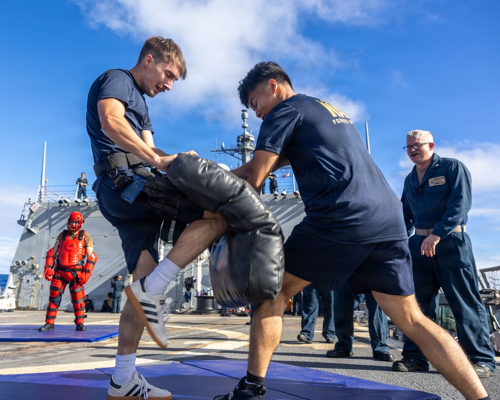 USS Mustin conducts security reaction force-bravo course