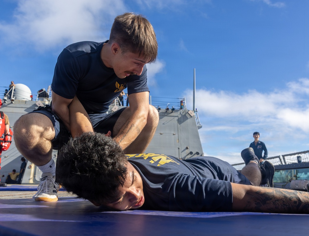 USS Mustin conducts security reaction force-bravo course