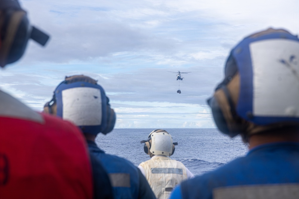 USS Mustin conducts flight operations