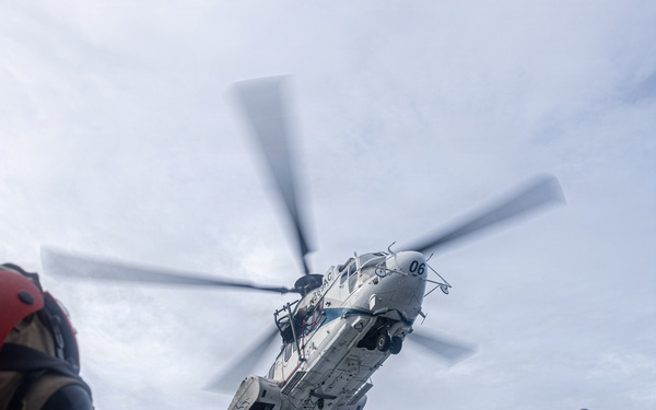 USS Mustin conducts flight operations