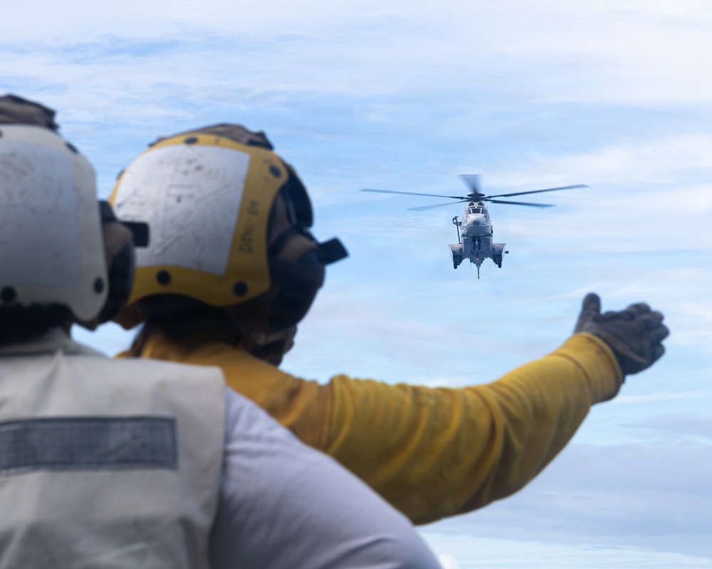 USS Mustin conducts flight operations