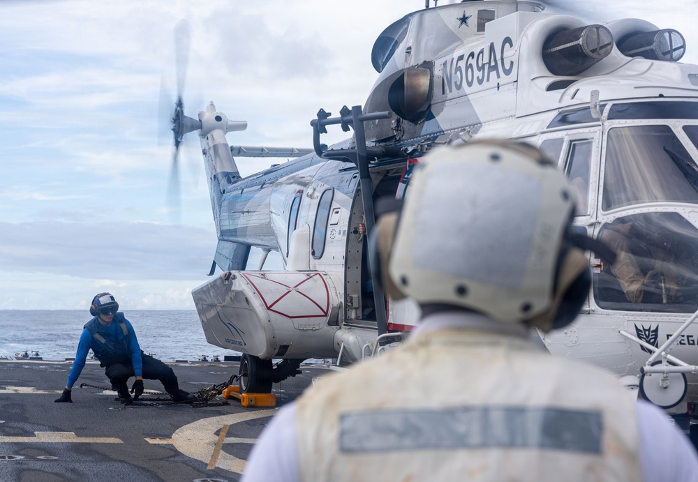 USS Mustin conducts flight operations