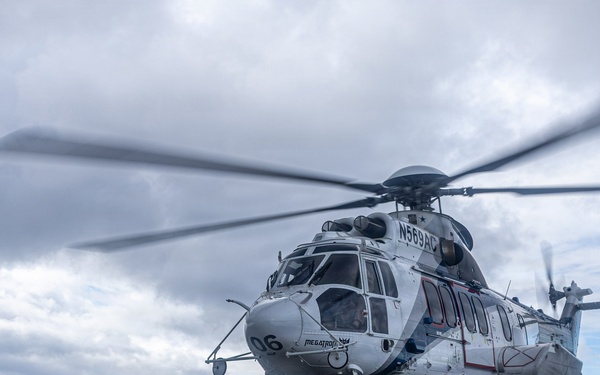 USS Mustin conducts flight operations