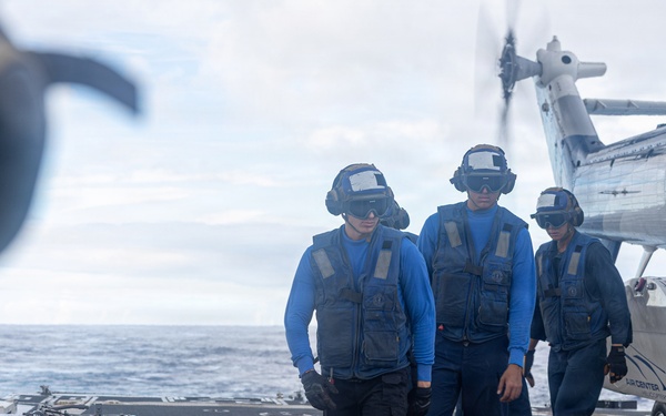 USS Mustin conducts flight operations