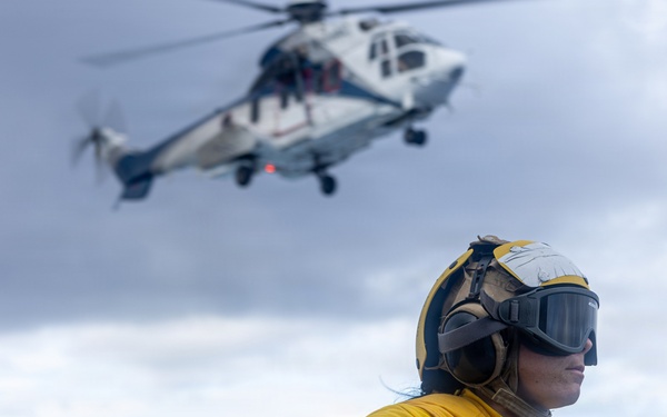 USS Mustin conducts flight operations