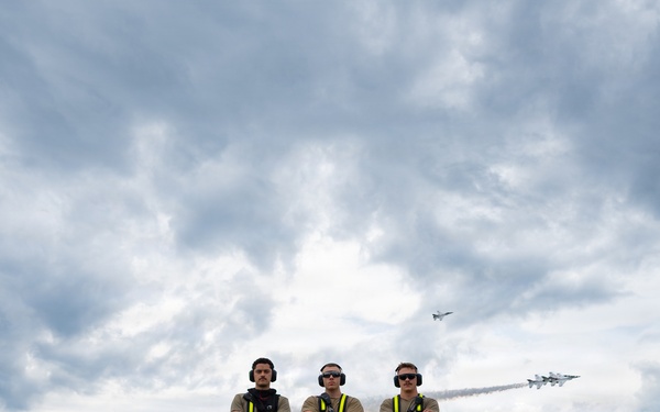 Mighty moose over the NY Air Show
