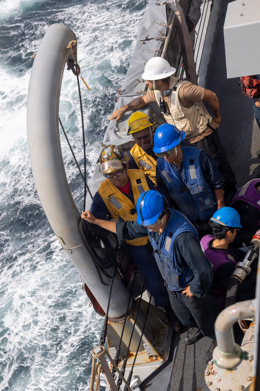 Michael Murphy Conducts Replenishment-at-Sea